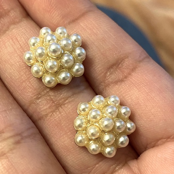 ⚜️3 for $30⚜️ Pearl Cluster Stud Earrings (Gold Tone) - Picture 5 of 5